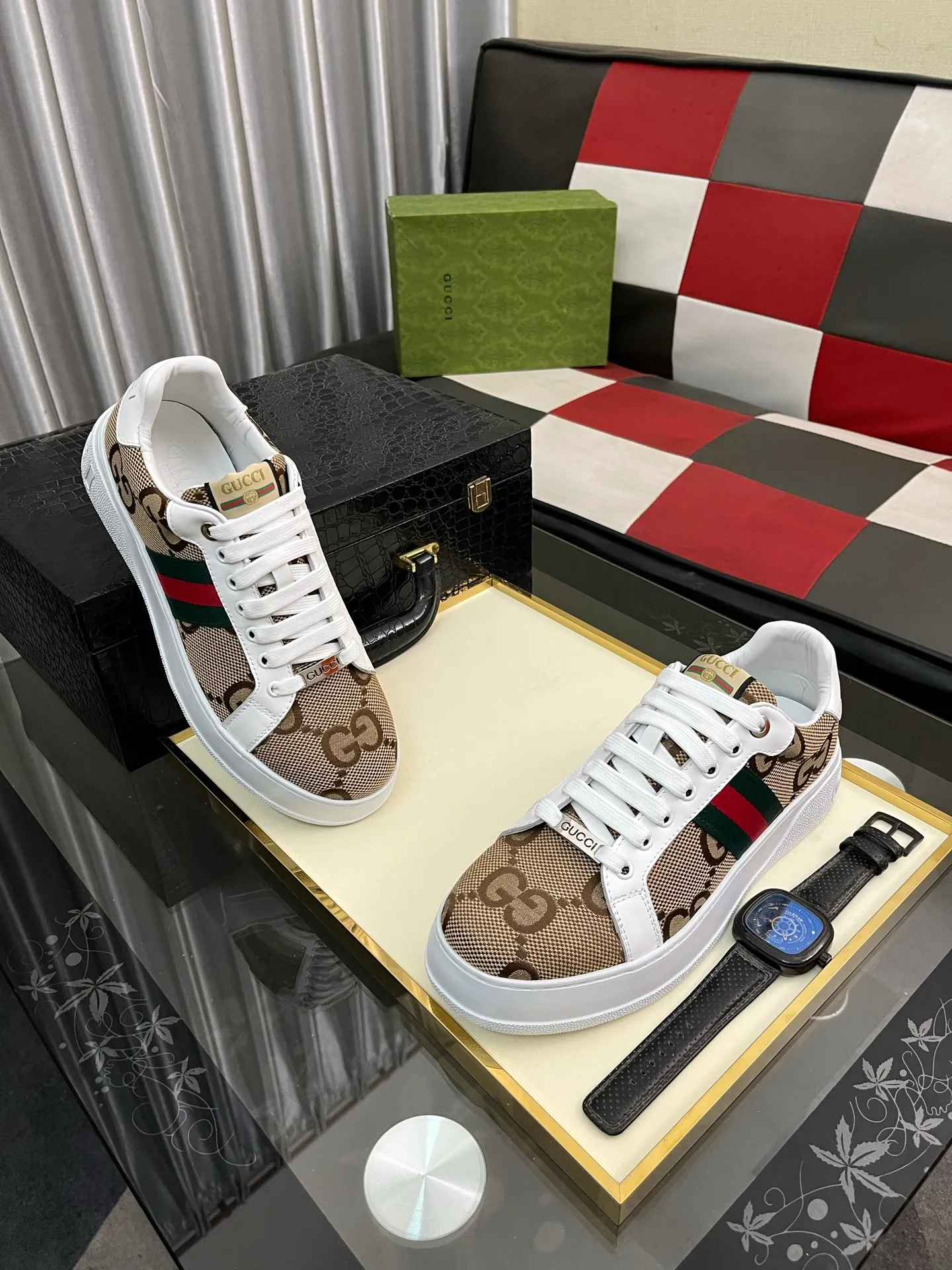 Men's Men's Shoes 💰420⌚️⌚️《Gucci*》The latest hot style casual shoes, top brand [seduce] luxury~purchase, top~quality. [Strong] The upper is made of imported breathable cowhide with material ➕ breathable sheepskin feet (•) and fine workmanship. The original stylish and stylish soft rubber wear-resistant outsole is light and comfortable on the foot. The real thing looks better when photographed in real life. 305: code: 38-44, 3️⃣ colors available